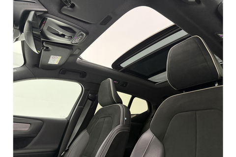 Volvo XC40 1.5 Twin Engine R-Design 262PK Pano Trekhaak LED Harman/Kardon Virtual Clima Cruise Camera Carplay PDC Navi 20"LMV