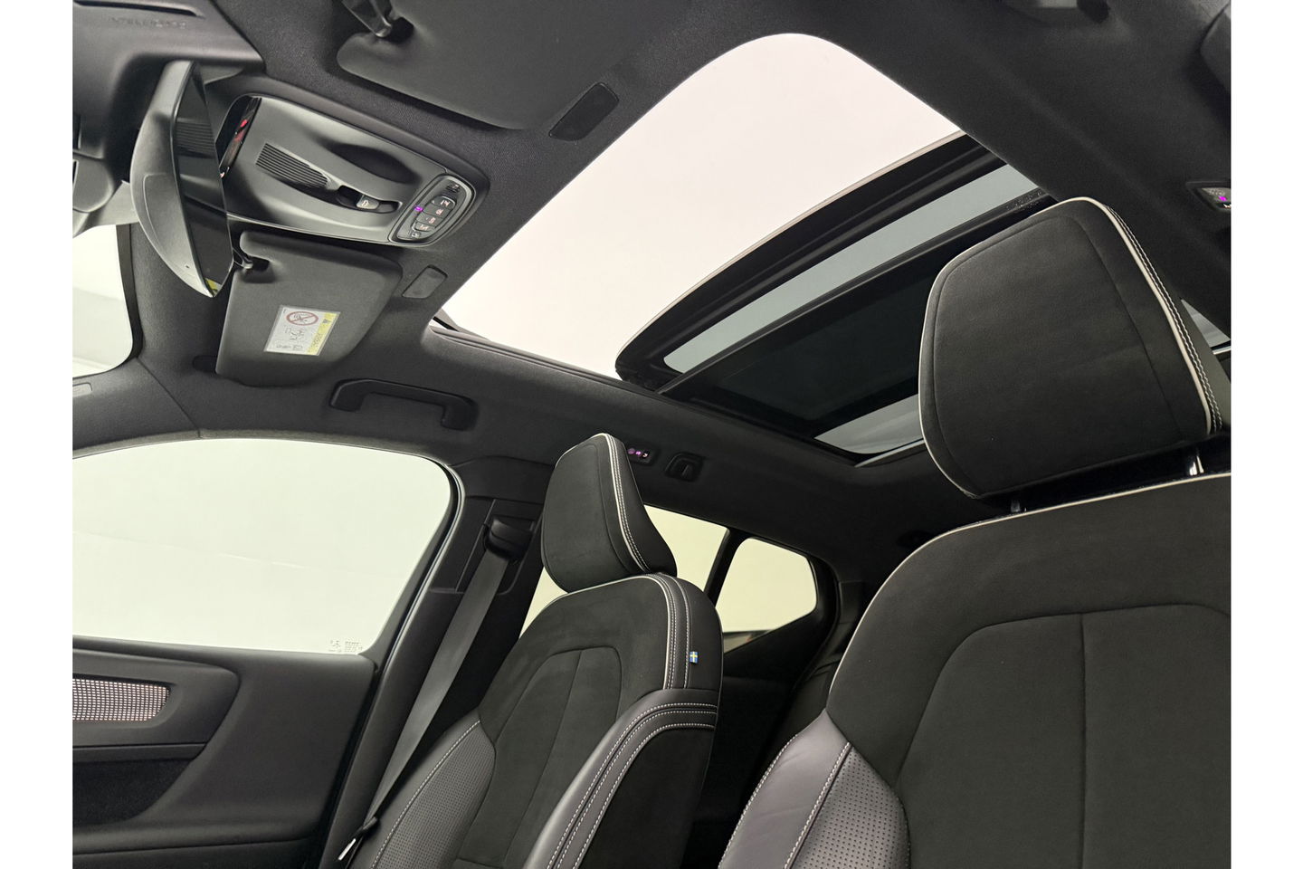 Volvo XC40 1.5 Twin Engine R-Design 262PK Pano Trekhaak LED Harman/Kardon Virtual Clima Cruise Camera Carplay PDC Navi 20"LMV