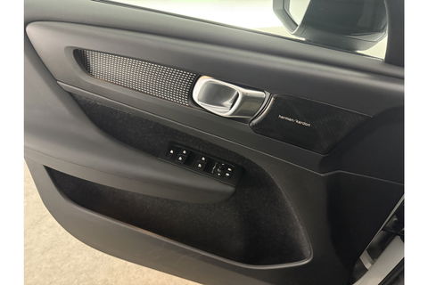 Volvo XC40 1.5 Twin Engine R-Design 262PK Pano Trekhaak LED Harman/Kardon Virtual Clima Cruise Camera Carplay PDC Navi 20"LMV