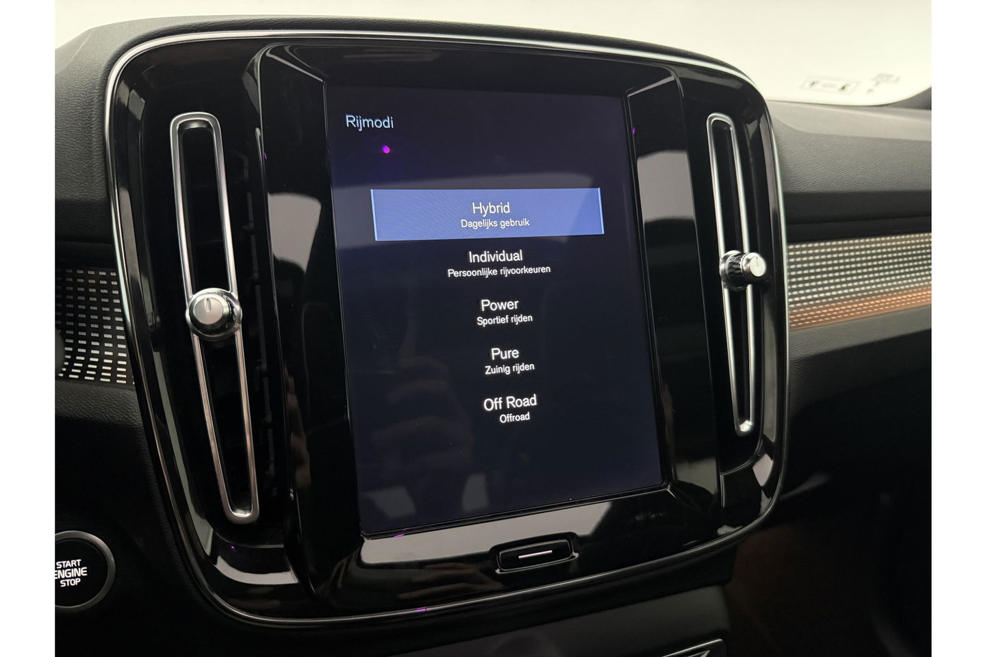 Volvo XC40 1.5 Twin Engine R-Design 262PK Pano Trekhaak LED Harman/Kardon Virtual Clima Cruise Camera Carplay PDC Navi 20"LMV
