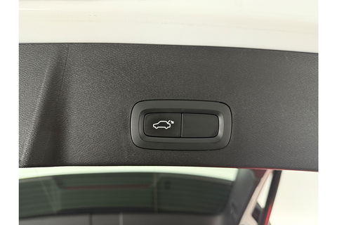 Volvo XC40 1.5 Twin Engine R-Design 262PK Pano Trekhaak LED Harman/Kardon Virtual Clima Cruise Camera Carplay PDC Navi 20"LMV