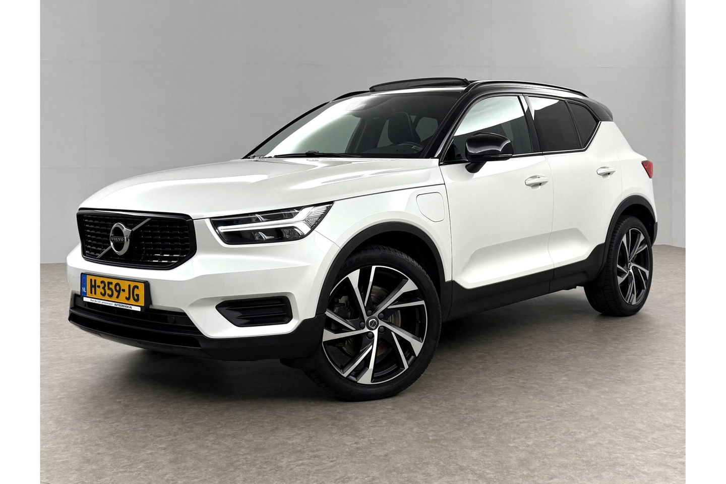 Volvo XC40 1.5 Twin Engine R-Design 262PK Pano Trekhaak LED Harman/Kardon Virtual Clima Cruise Camera Carplay PDC Navi 20"LMV