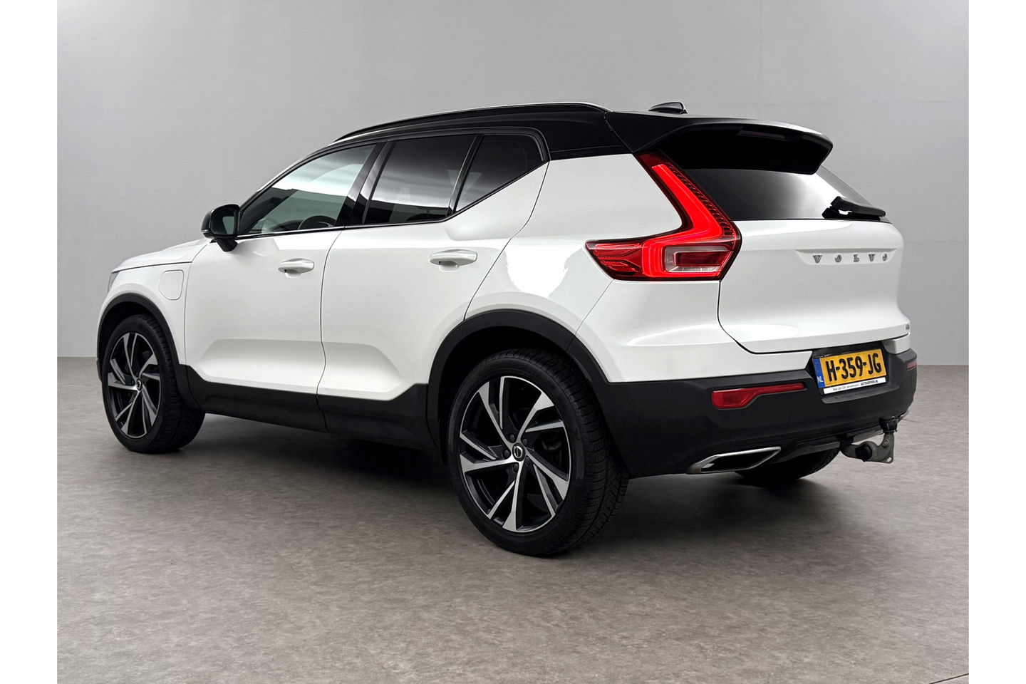 Volvo XC40 1.5 Twin Engine R-Design 262PK Pano Trekhaak LED Harman/Kardon Virtual Clima Cruise Camera Carplay PDC Navi 20"LMV
