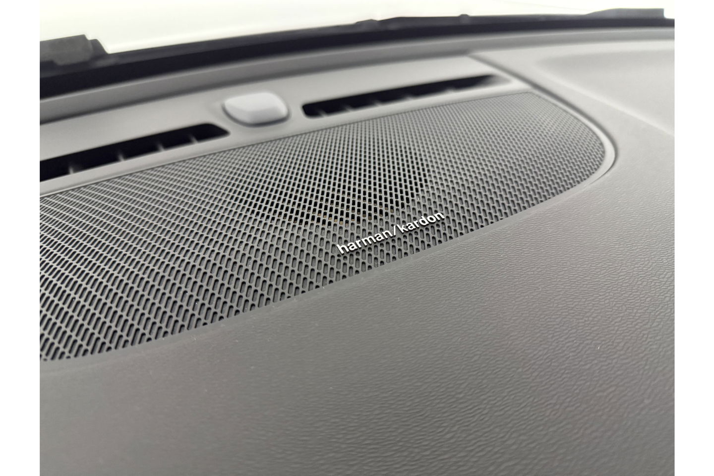 Volvo XC40 1.5 Twin Engine R-Design 262PK Pano Trekhaak LED Harman/Kardon Virtual Clima Cruise Camera Carplay PDC Navi 20"LMV