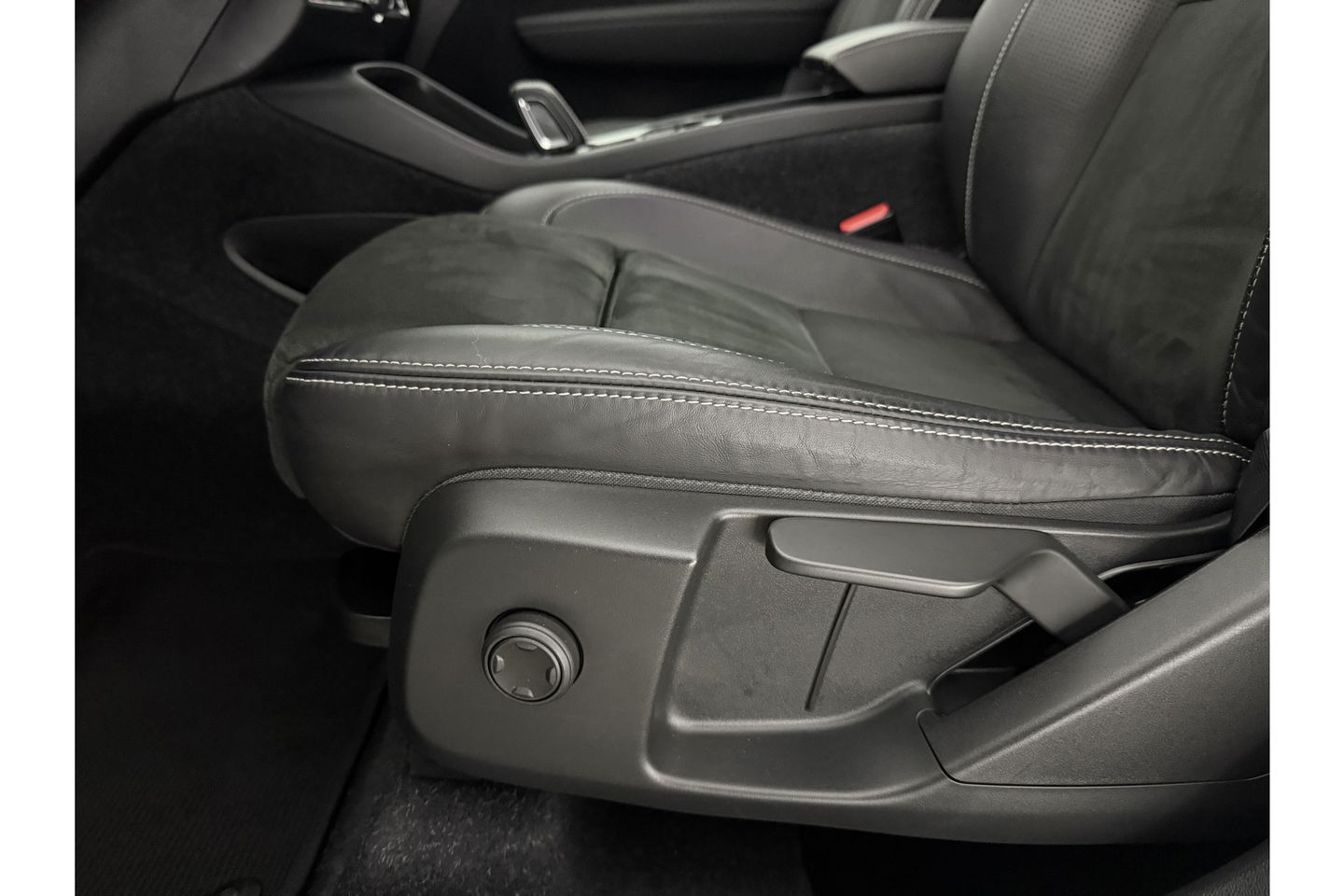 Volvo XC40 1.5 Twin Engine R-Design 262PK Pano Trekhaak LED Harman/Kardon Virtual Clima Cruise Camera Carplay PDC Navi 20"LMV