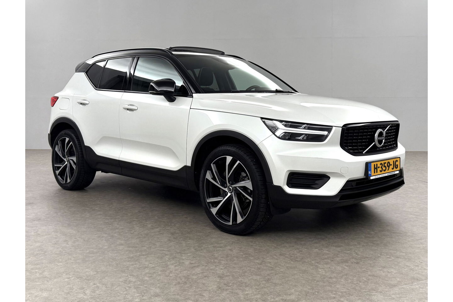 Volvo XC40 1.5 Twin Engine R-Design 262PK Pano Trekhaak LED Harman/Kardon Virtual Clima Cruise Camera Carplay PDC Navi 20"LMV