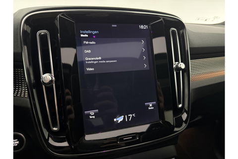 Volvo XC40 1.5 Twin Engine R-Design 262PK Pano Trekhaak LED Harman/Kardon Virtual Clima Cruise Camera Carplay PDC Navi 20"LMV