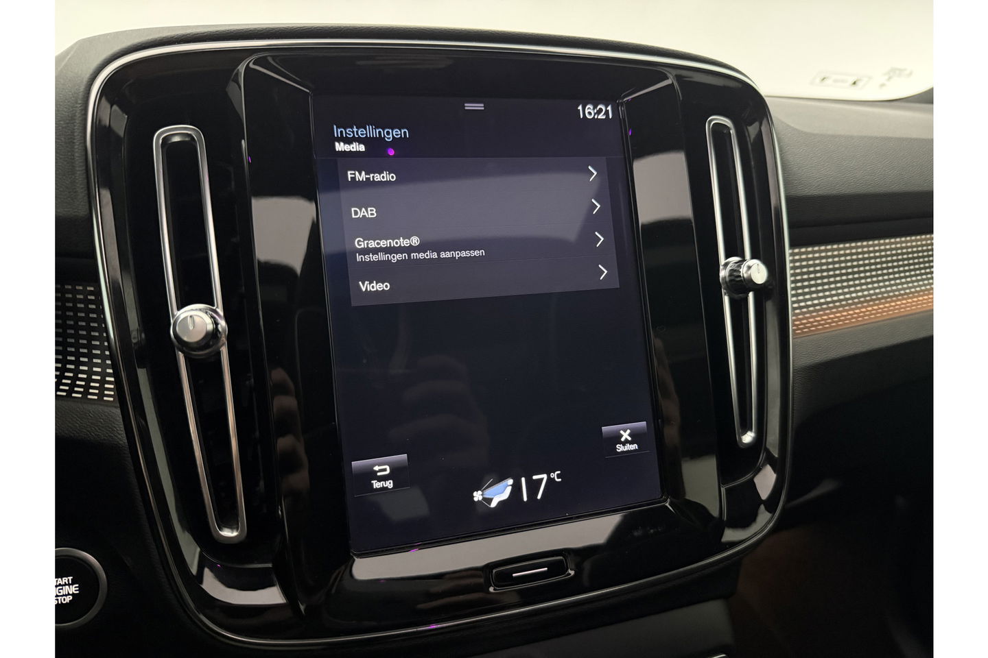 Volvo XC40 1.5 Twin Engine R-Design 262PK Pano Trekhaak LED Harman/Kardon Virtual Clima Cruise Camera Carplay PDC Navi 20"LMV