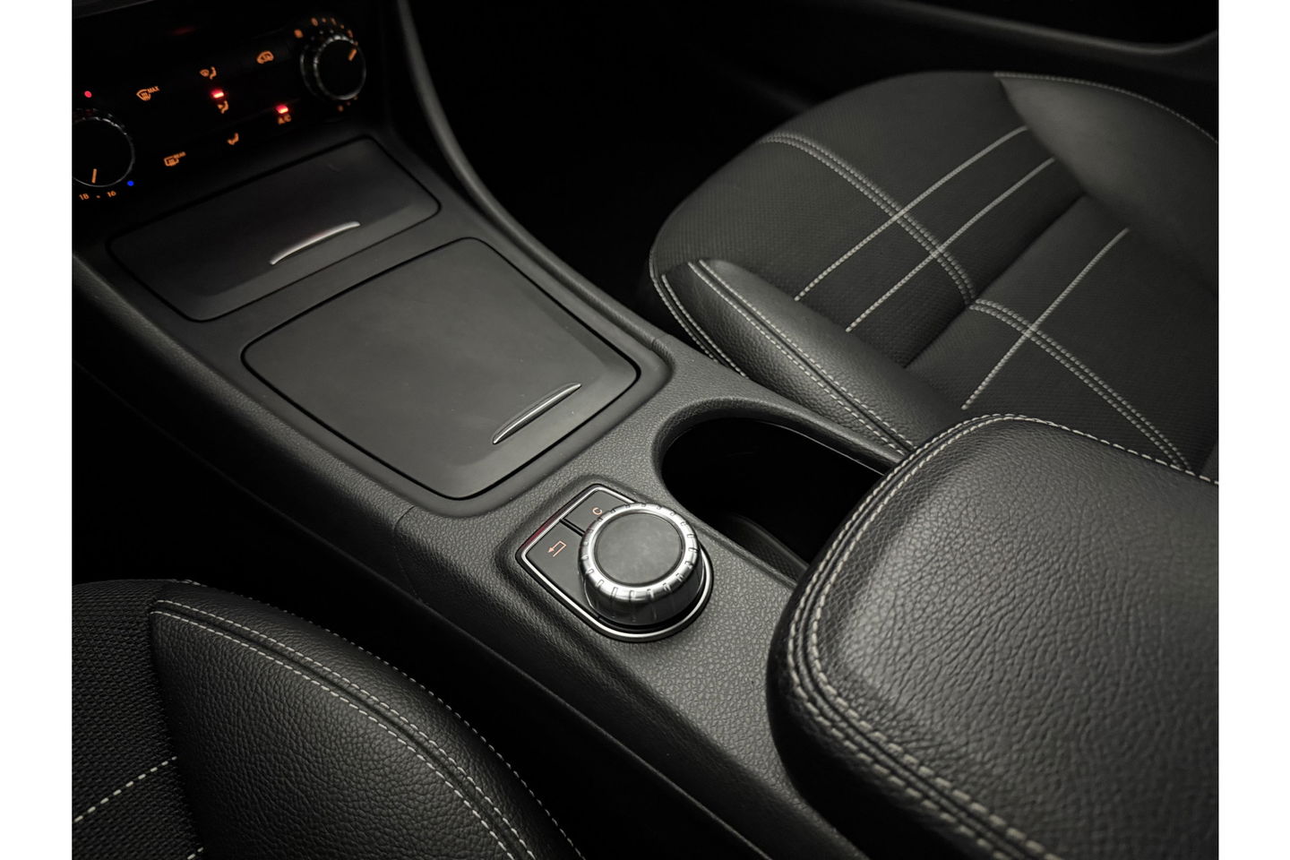 Mercedes-Benz A-Klasse 180 Ambition Automaat Airco LED Cruise PDC 18"LMV