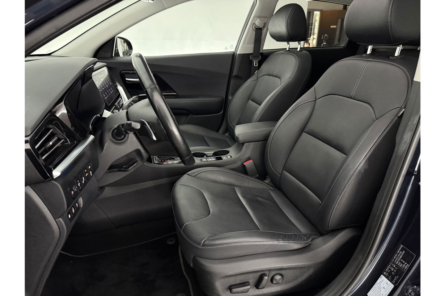Kia Niro 1.6 GDi PHEV ExecutiveLine 119PK Pano Sfeer Camera Trekhaak Carplay JBL-Audio Virtual LED Clima Cruise Navi PDC 16''LMV