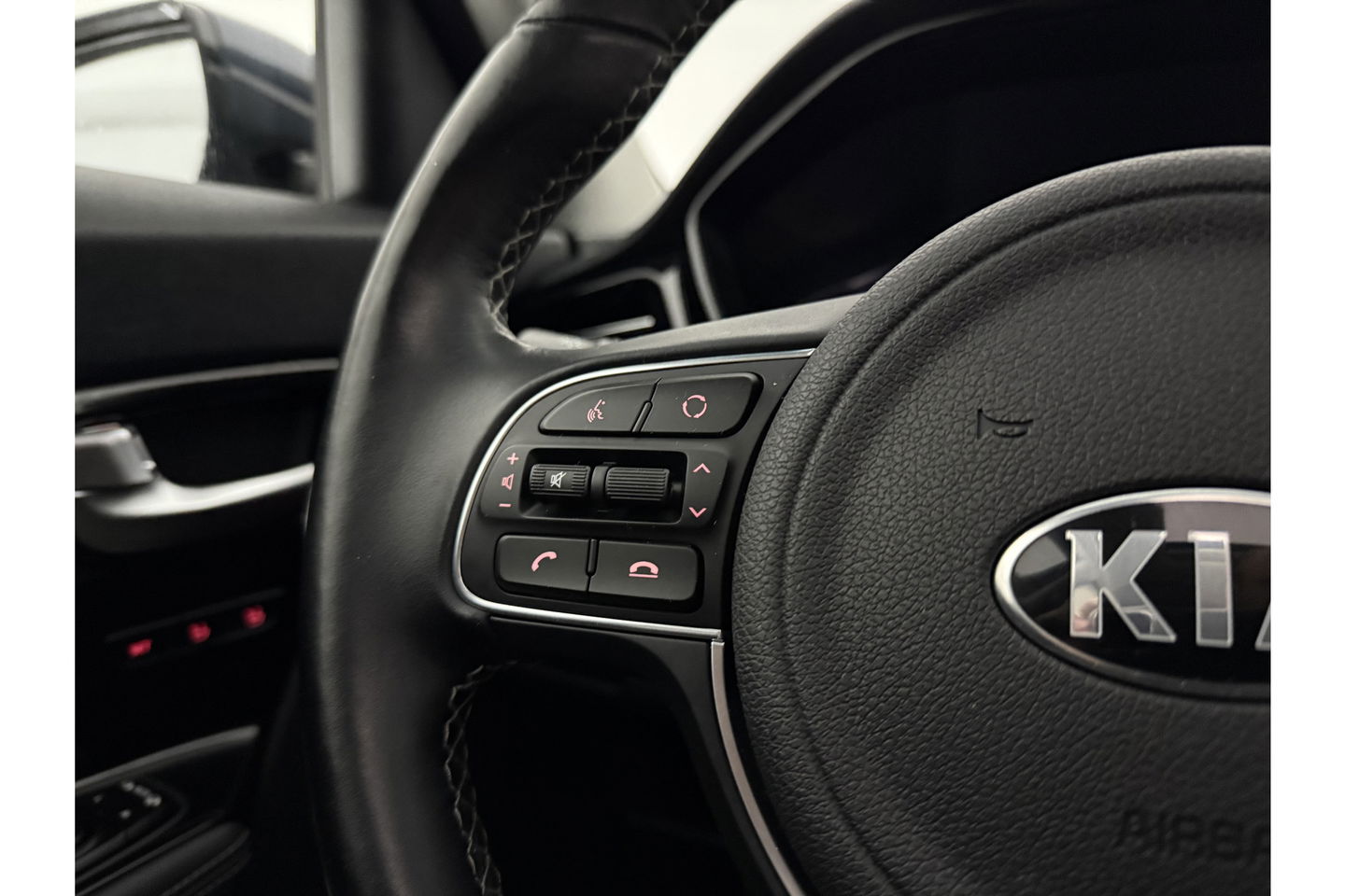 Kia Niro 1.6 GDi PHEV ExecutiveLine 119PK Pano Sfeer Camera Trekhaak Carplay JBL-Audio Virtual LED Clima Cruise Navi PDC 16''LMV