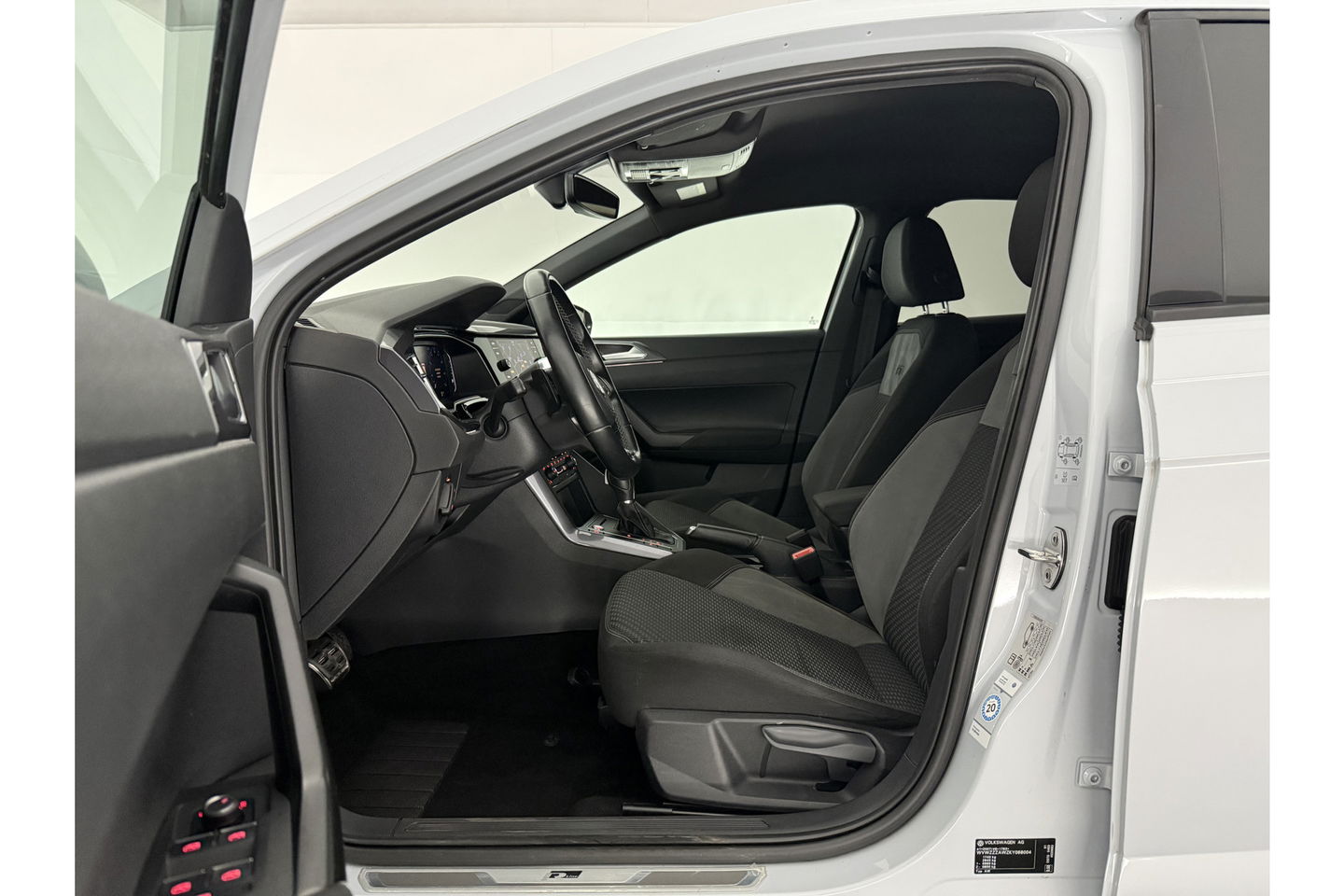 Volkswagen Polo 1.6 TDI Highline R-Line DSG Camera Virtual LED Clima ACC Navi PDC 18''LMV Stoelverwarming