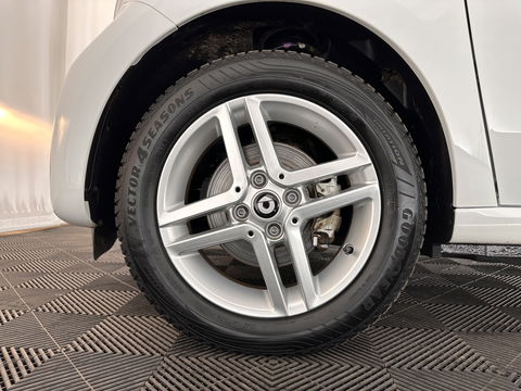 Smart Forfour EQ Essential 18 kWh [ 3-Fase ] (INCL-BTW) Aut. *FULL-LEATHER | AIRCO | CRUISE | DAB+ | COMFORT-SEATS | 15''ALU*