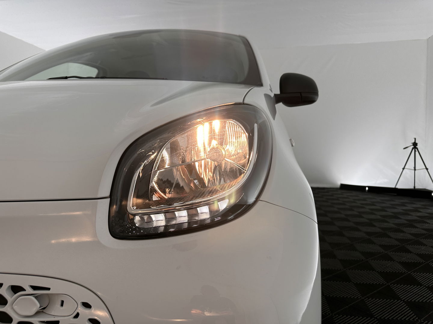 Smart Forfour EQ Essential 18 kWh [ 3-Fase ] (INCL-BTW) Aut. *FULL-LEATHER | AIRCO | CRUISE | DAB+ | COMFORT-SEATS | 15''ALU*