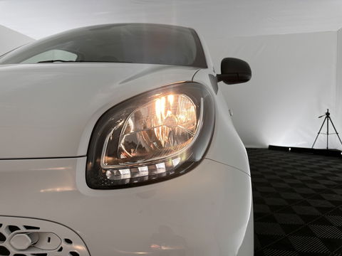 Smart Forfour EQ Essential 18 kWh [ 3-Fase ] (INCL-BTW) Aut. *FULL-LEATHER | AIRCO | CRUISE | DAB+ | COMFORT-SEATS | 15''ALU*