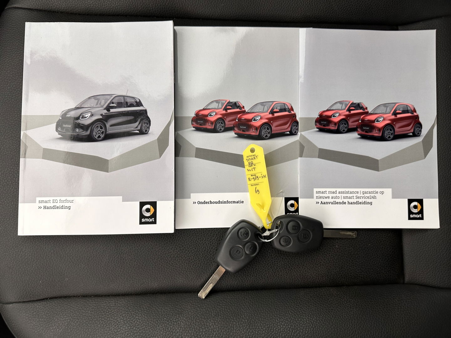 Smart Forfour EQ Essential 18 kWh [ 3-Fase ] (INCL-BTW) Aut. *FULL-LEATHER | AIRCO | CRUISE | DAB+ | COMFORT-SEATS | 15''ALU*