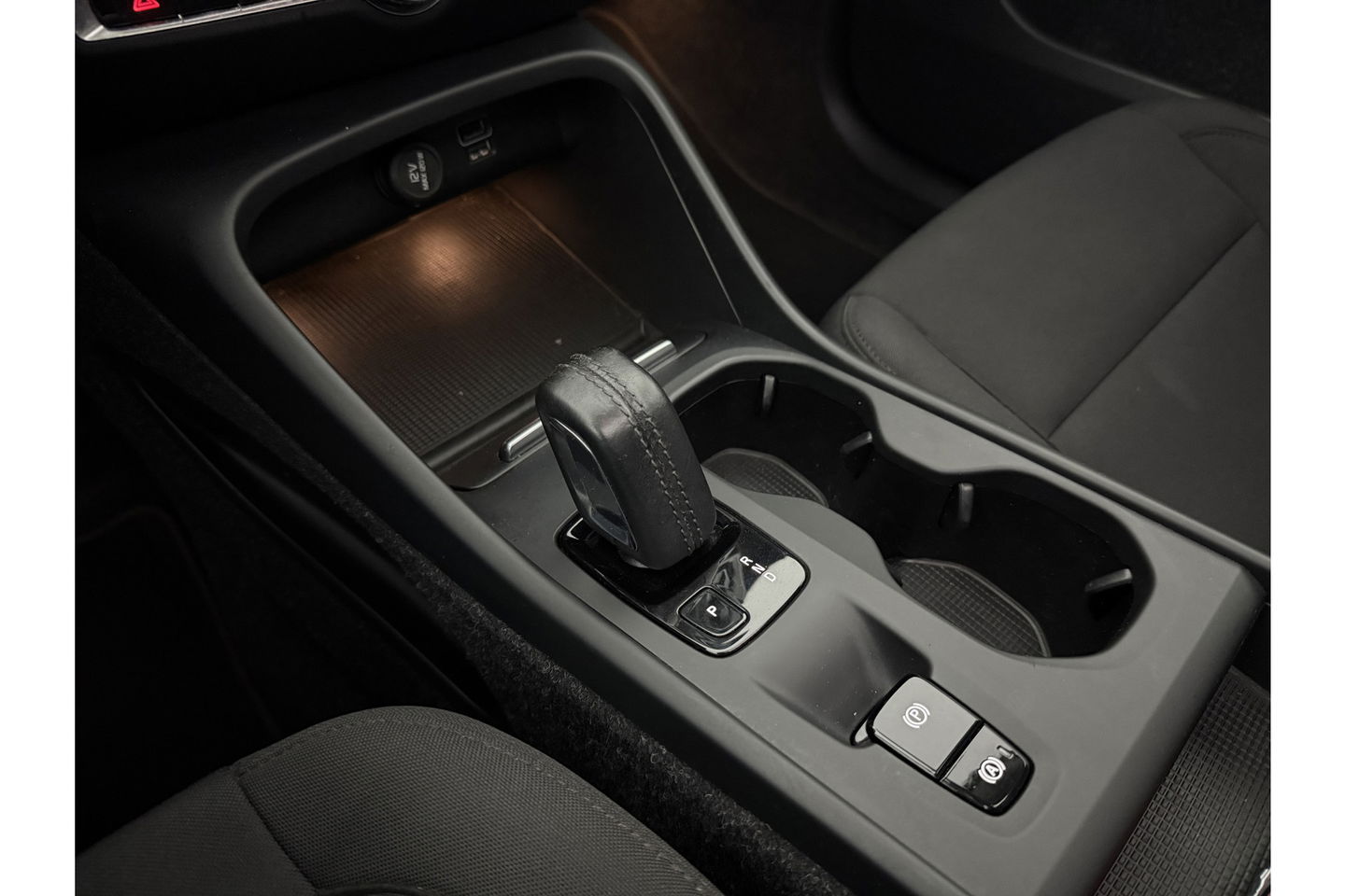 Volvo XC40 1.5 T5 Recharge Inscription 262PK Hybride Pano Virtual LED Carplay Cruise Clima Navi PDC 19''LMV