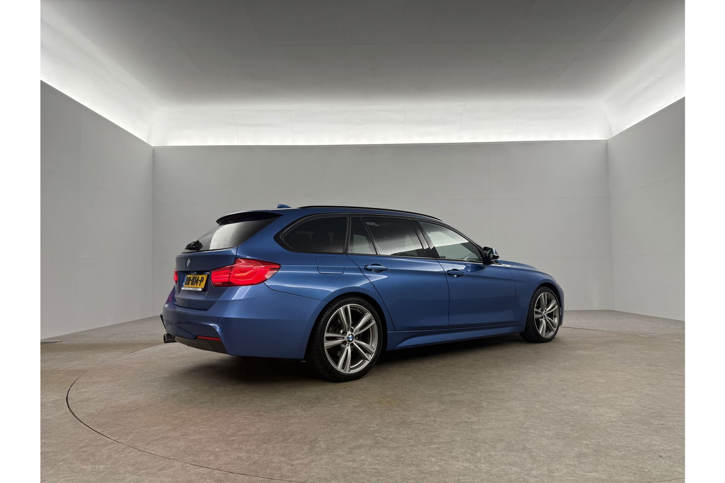 BMW 3-serie 320d High Executive M-Sport 191PK Pano Leder LED 19"LMV Clima Cruise Navi PDC Stoelverw.