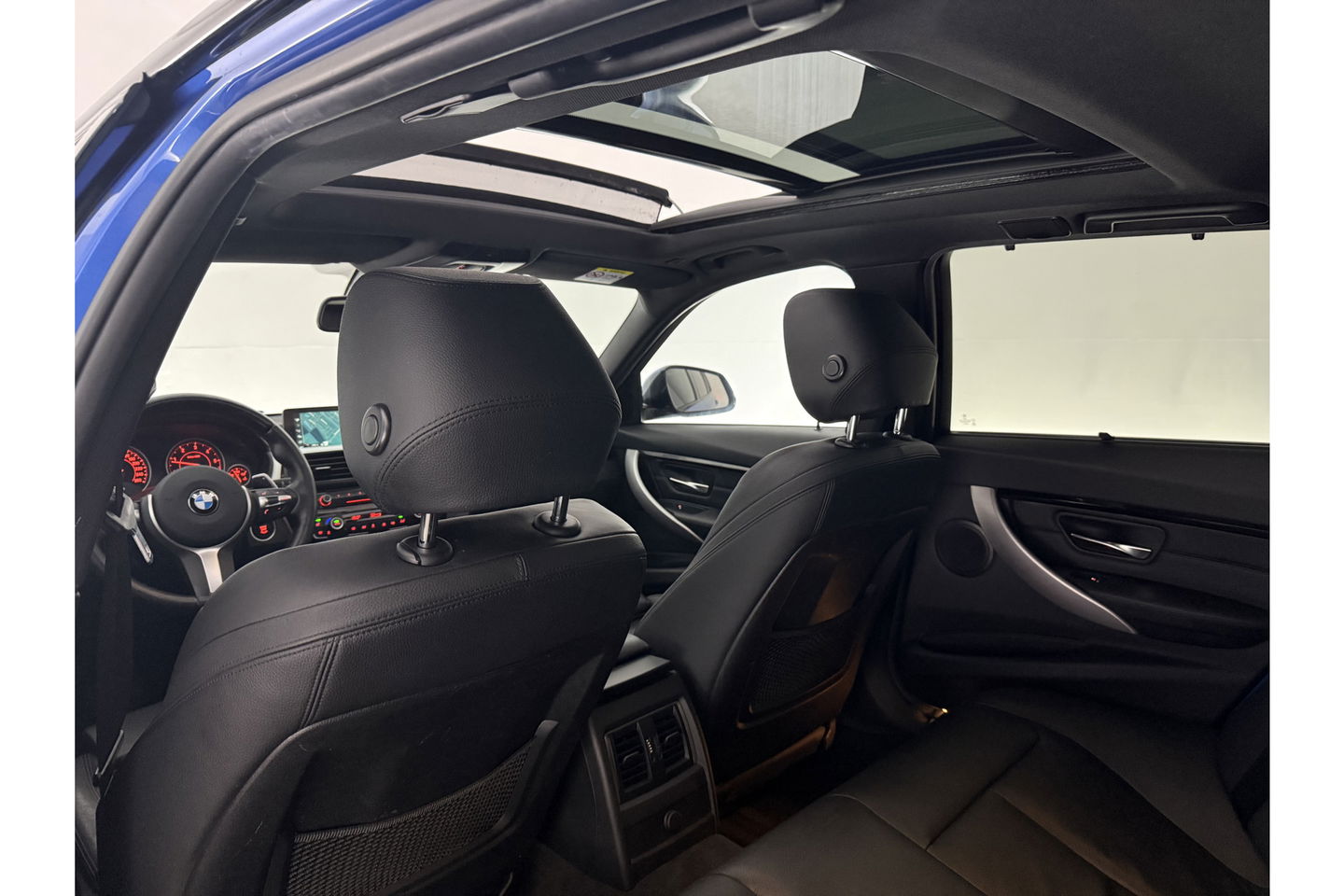BMW 3-serie 320d High Executive M-Sport 191PK Pano Leder LED 19"LMV Clima Cruise Navi PDC Stoelverw.