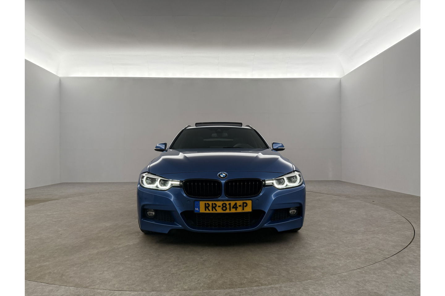 BMW 3-serie 320d High Executive M-Sport 191PK Pano Leder LED 19"LMV Clima Cruise Navi PDC Stoelverw.