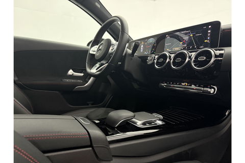 Mercedes-Benz A-Klasse 180 d AMG Pano LED Virtual Camera Carplay Clima Cruise Navi PDC 18"LMV