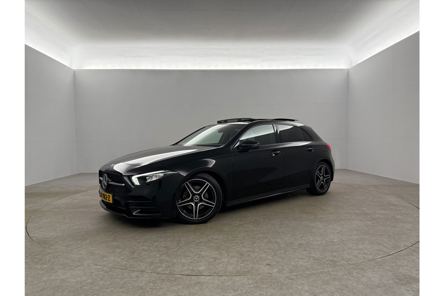 Mercedes-Benz A-Klasse 180 d AMG Pano LED Virtual Camera Carplay Clima Cruise Navi PDC 18"LMV