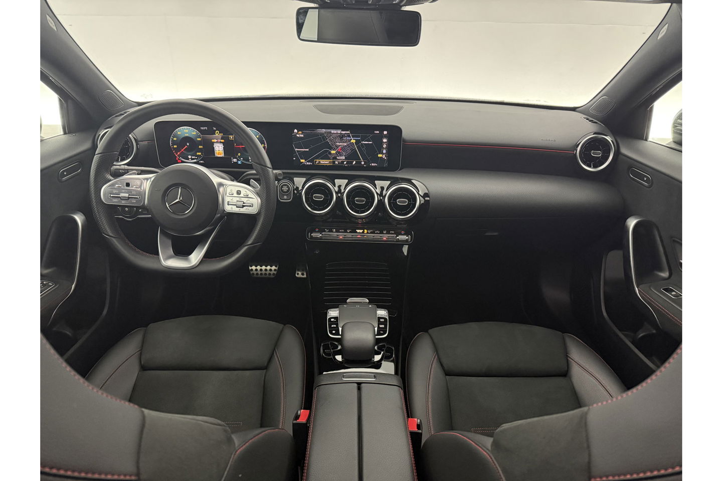Mercedes-Benz A-Klasse 180 d AMG Pano LED Virtual Camera Carplay Clima Cruise Navi PDC 18"LMV