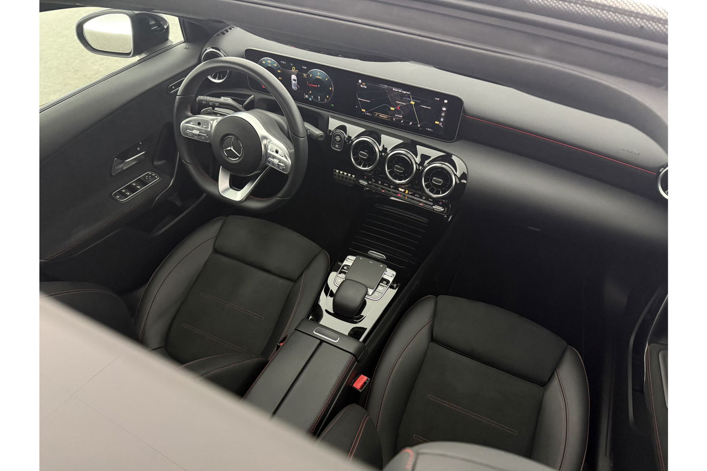 Mercedes-Benz A-Klasse 180 d AMG Pano LED Virtual Camera Carplay Clima Cruise Navi PDC 18"LMV