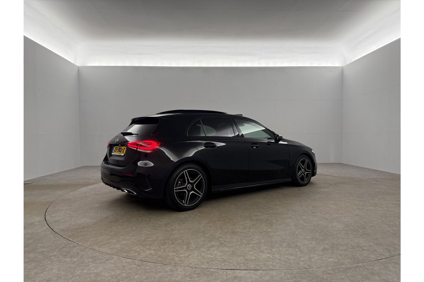 Mercedes-Benz A-Klasse 180 d AMG Pano LED Virtual Camera Carplay Clima Cruise Navi PDC 18"LMV