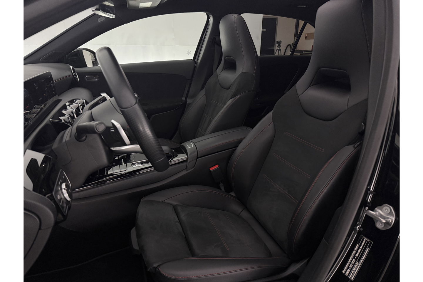 Mercedes-Benz A-Klasse 180 d AMG Pano LED Virtual Camera Carplay Clima Cruise Navi PDC 18"LMV