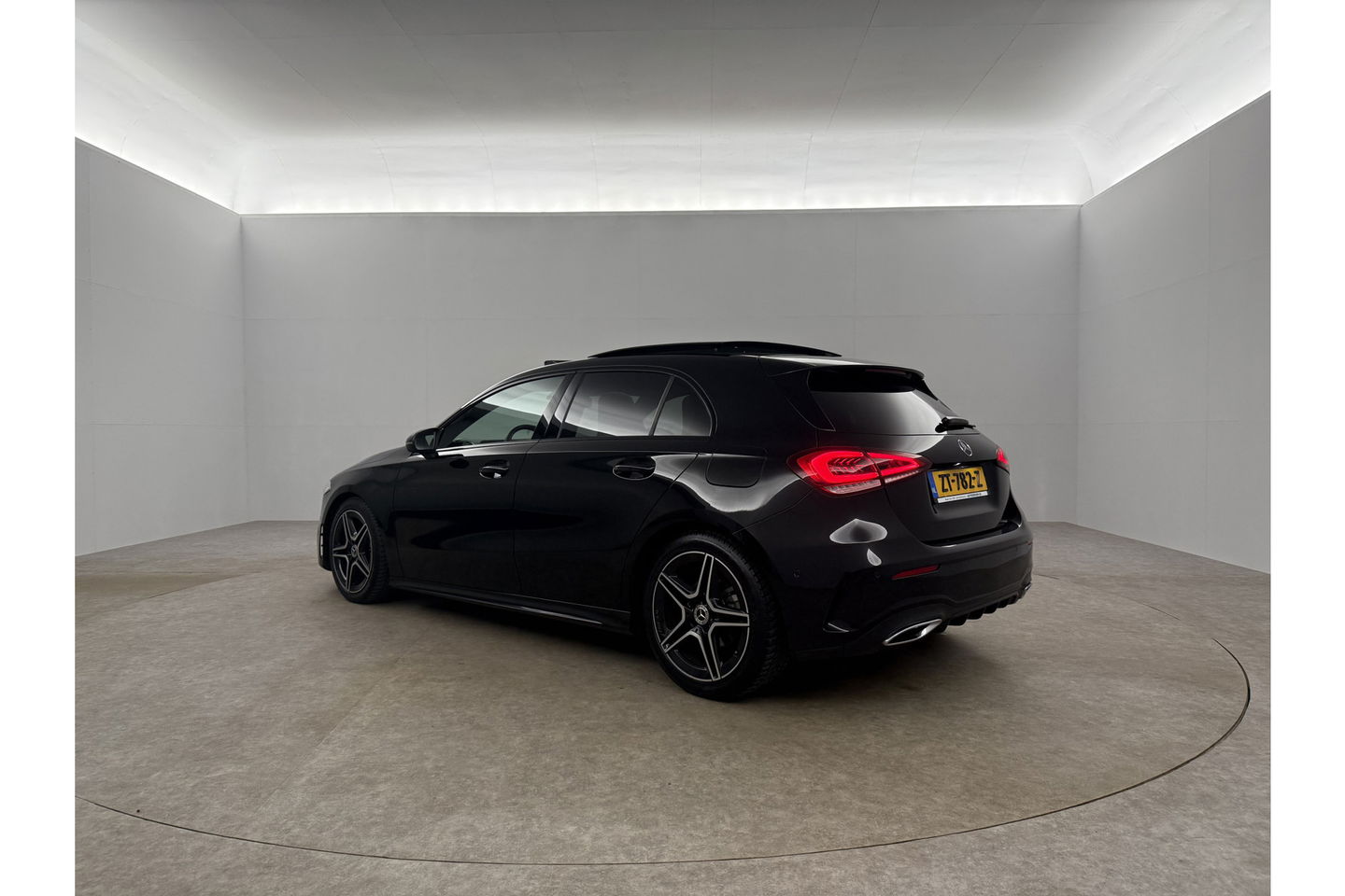 Mercedes-Benz A-Klasse 180 d AMG Pano LED Virtual Camera Carplay Clima Cruise Navi PDC 18"LMV