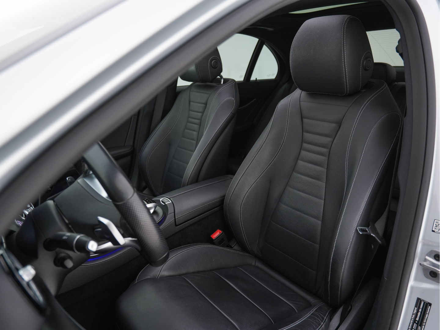 Mercedes-Benz E-Klasse 200 d Business Solution Sport AMG Aut. *PANO | FULL-LEATHER | MULTI-BEAM | WIDE-SCREEN-DIGI-COCKPIT | AMBIENT-LIGHT | SURROUND-VIEW | BLIND-SPOT | MEMORY-PACK | DAB+ | NAVI-FULLMAP | APP.CONNECT | COMFORT-SEATS | 19''ALU*