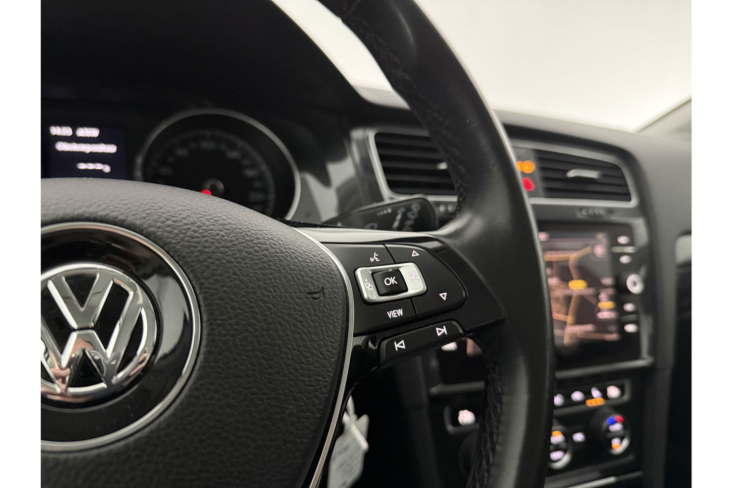 Volkswagen Golf 1.0 TSI Carplay Clima LED Trekhaak Navi Adaptive Cruise DAB+ PDC 16"LMV Stoelverw.
