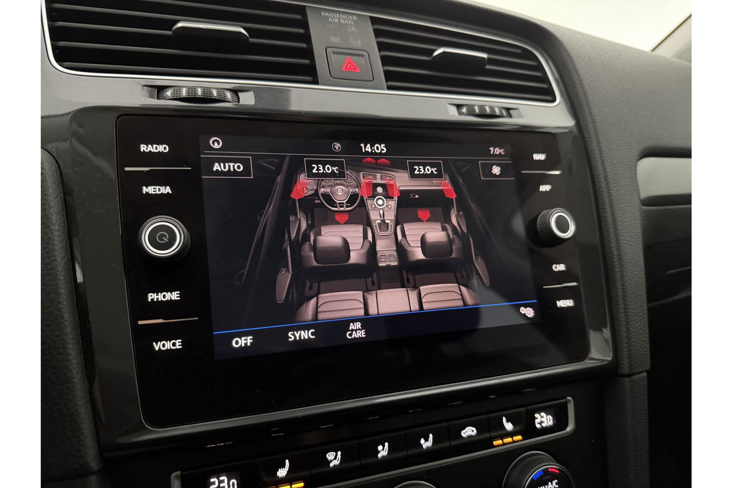 Volkswagen Golf 1.0 TSI Carplay Clima LED Trekhaak Navi Adaptive Cruise DAB+ PDC 16"LMV Stoelverw.