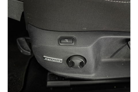 Volkswagen Golf 1.0 TSI Carplay Clima LED Trekhaak Navi Adaptive Cruise DAB+ PDC 16"LMV Stoelverw.