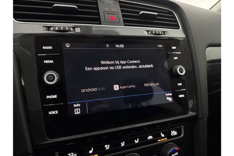 Volkswagen Golf 1.0 TSI Carplay Clima LED Trekhaak Navi Adaptive Cruise DAB+ PDC 16"LMV Stoelverw.