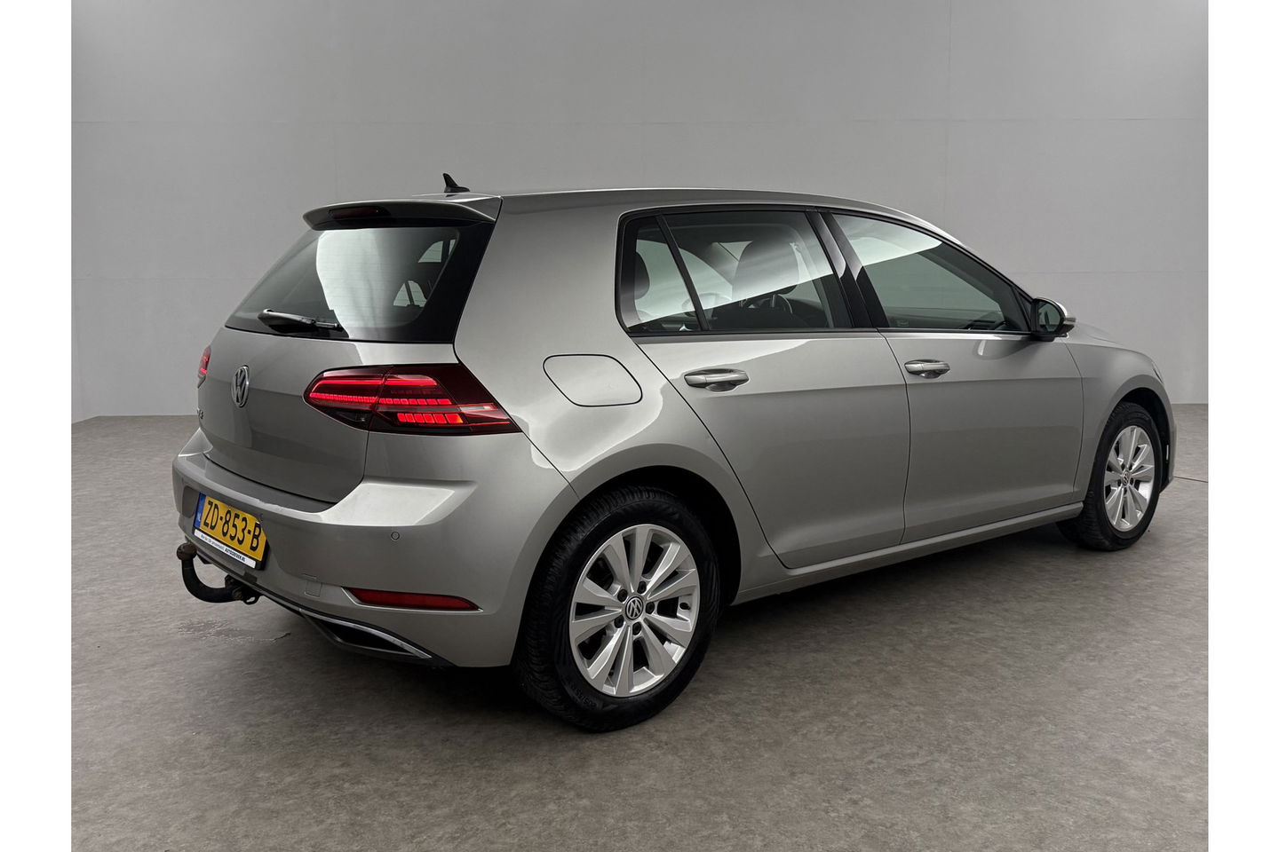 Volkswagen Golf 1.0 TSI Carplay Clima LED Trekhaak Navi Adaptive Cruise DAB+ PDC 16"LMV Stoelverw.
