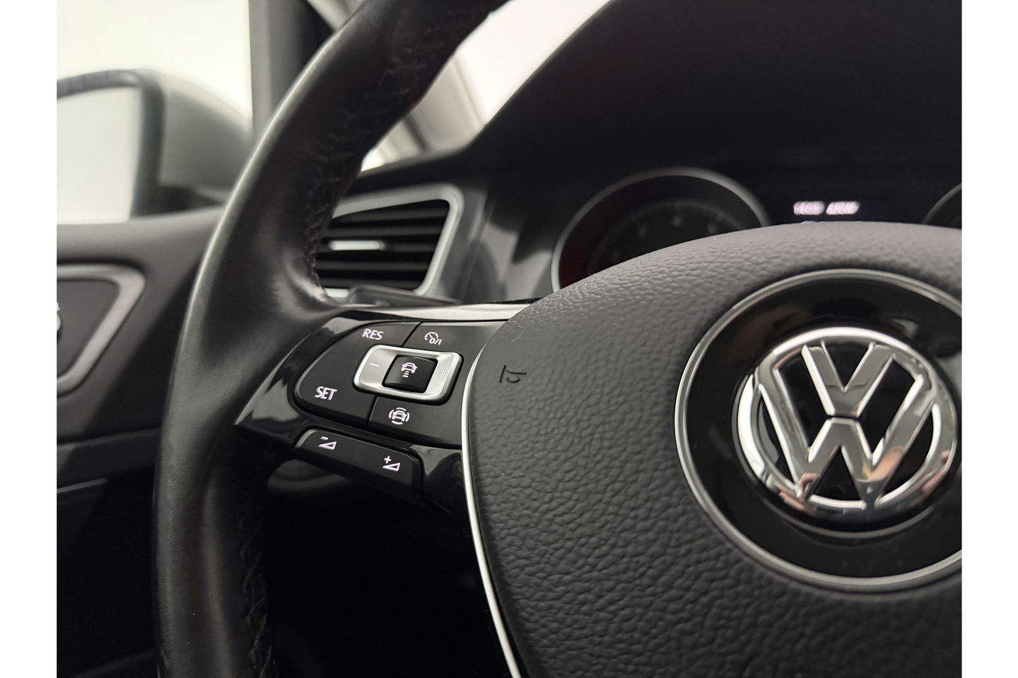 Volkswagen Golf 1.0 TSI Carplay Clima LED Trekhaak Navi Adaptive Cruise DAB+ PDC 16"LMV Stoelverw.