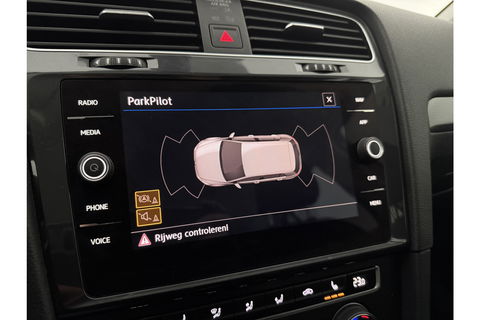 Volkswagen Golf 1.0 TSI Carplay Clima LED Trekhaak Navi Adaptive Cruise DAB+ PDC 16"LMV Stoelverw.