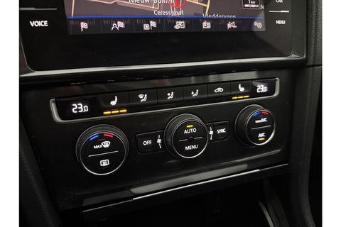 Volkswagen Golf 1.0 TSI Carplay Clima LED Trekhaak Navi Adaptive Cruise DAB+ PDC 16"LMV Stoelverw.