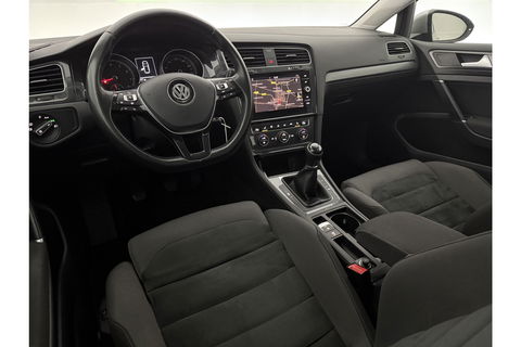 Volkswagen Golf 1.0 TSI Carplay Clima LED Trekhaak Navi Adaptive Cruise DAB+ PDC 16"LMV Stoelverw.