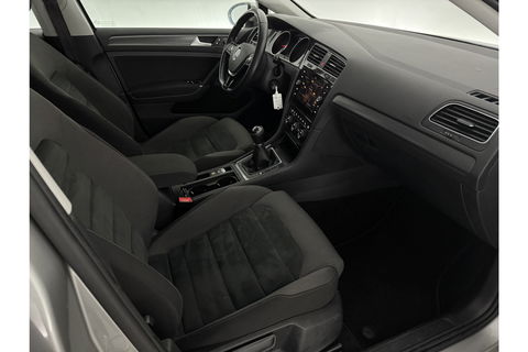 Volkswagen Golf 1.0 TSI Carplay Clima LED Trekhaak Navi Adaptive Cruise DAB+ PDC 16"LMV Stoelverw.