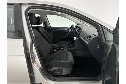 Volkswagen Golf 1.0 TSI Carplay Clima LED Trekhaak Navi Adaptive Cruise DAB+ PDC 16"LMV Stoelverw.