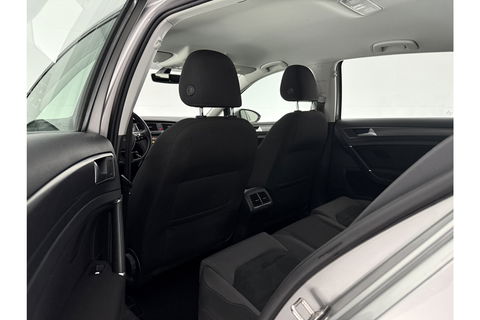 Volkswagen Golf 1.0 TSI Carplay Clima LED Trekhaak Navi Adaptive Cruise DAB+ PDC 16"LMV Stoelverw.