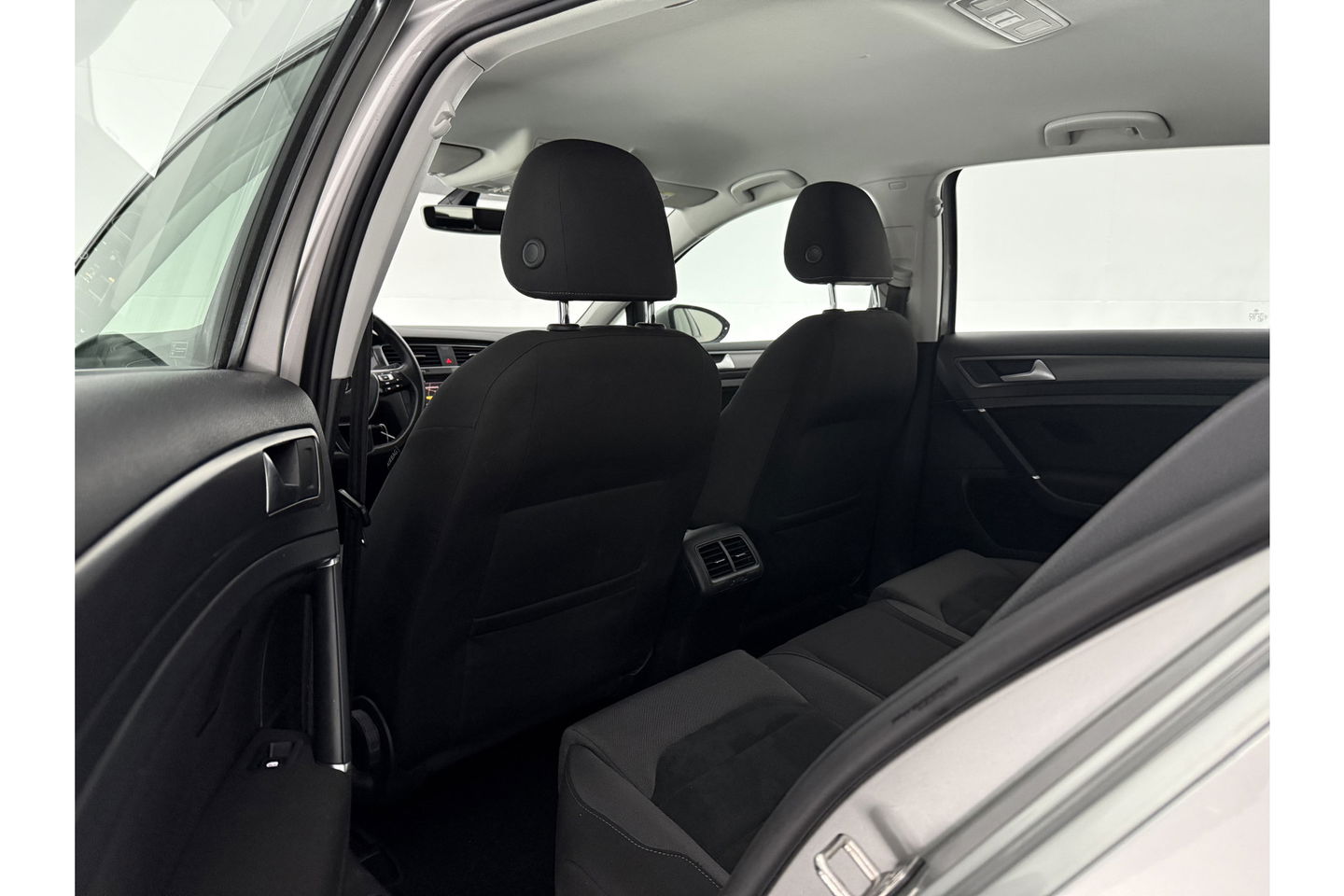 Volkswagen Golf 1.0 TSI Carplay Clima LED Trekhaak Navi Adaptive Cruise DAB+ PDC 16"LMV Stoelverw.