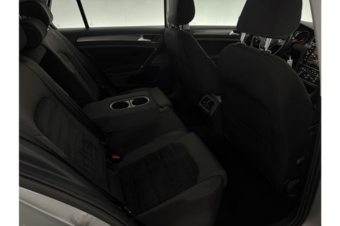 Volkswagen Golf 1.0 TSI Carplay Clima LED Trekhaak Navi Adaptive Cruise DAB+ PDC 16"LMV Stoelverw.
