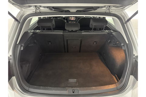 Volkswagen Golf 1.0 TSI Carplay Clima LED Trekhaak Navi Adaptive Cruise DAB+ PDC 16"LMV Stoelverw.