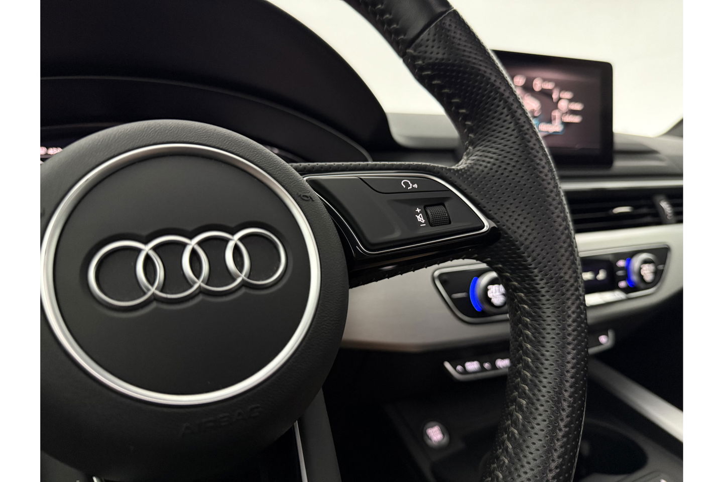 Audi A4 35 TFSI 150PK S-line Pano LED Clima Cruise Navi PDC 18"LMV