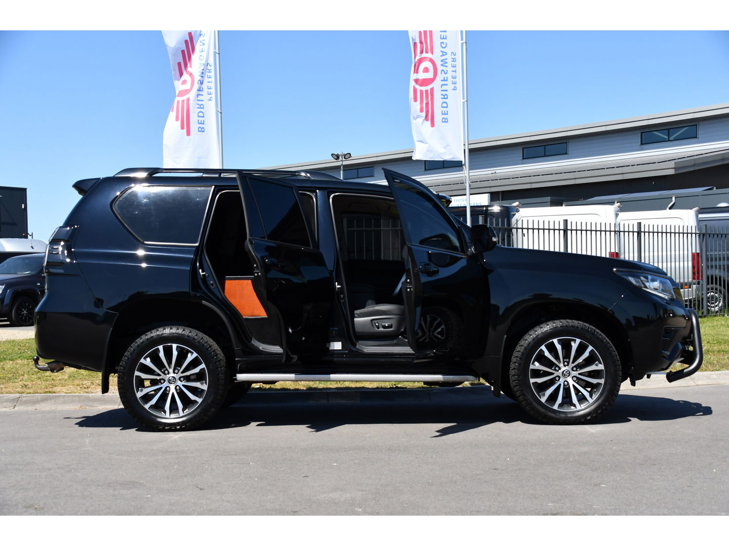 Toyota Land Cruiser 2.8 D-4D-F Professional High Black Edition Full Options, 360 camera, 5 deurs, LED, Leder, Automaat, Multimedia, Trekhaak 3500KG, uniek!