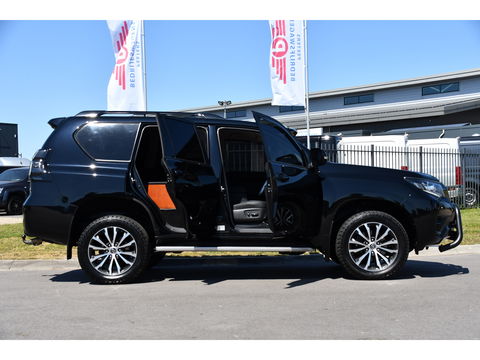 Toyota Land Cruiser 2.8 D-4D-F Professional High Black Edition Full Options, 360 camera, 5 deurs, LED, Leder, Automaat, Multimedia, Trekhaak 3500KG, uniek!